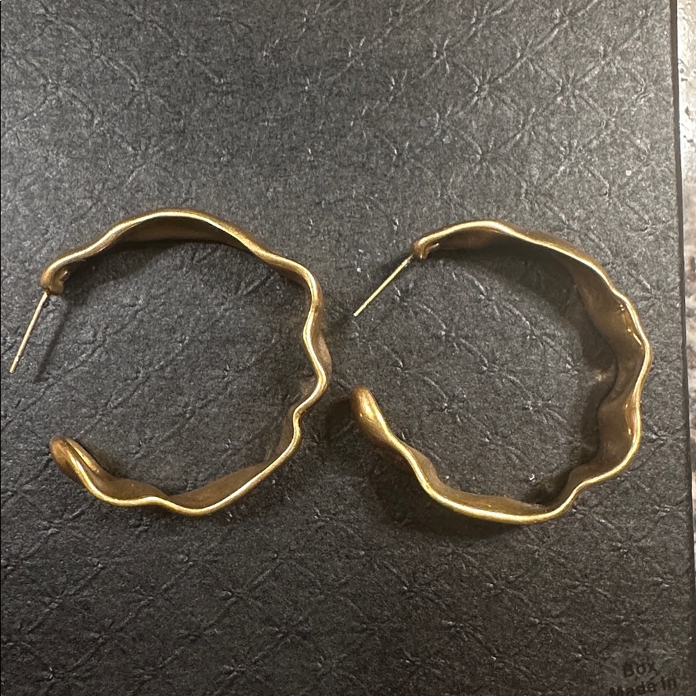 Kendra Scott Gold Hoop Earrings - Picture 2 of 3